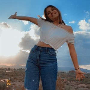 Meet your Posher, Valeria